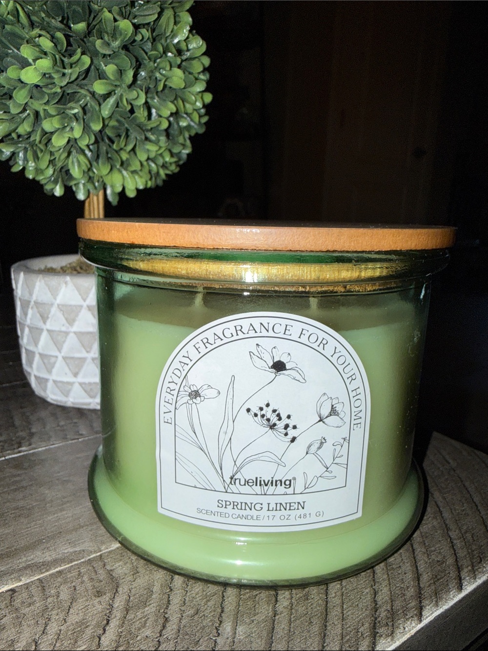 TrueLiving Spring Linen Green Jar Candle with Wooden Lid - New!